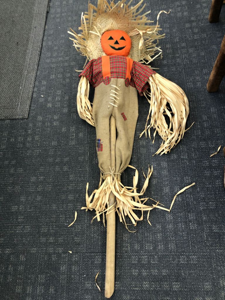 PUMPKIN HEAD SCARECROW STAKE.