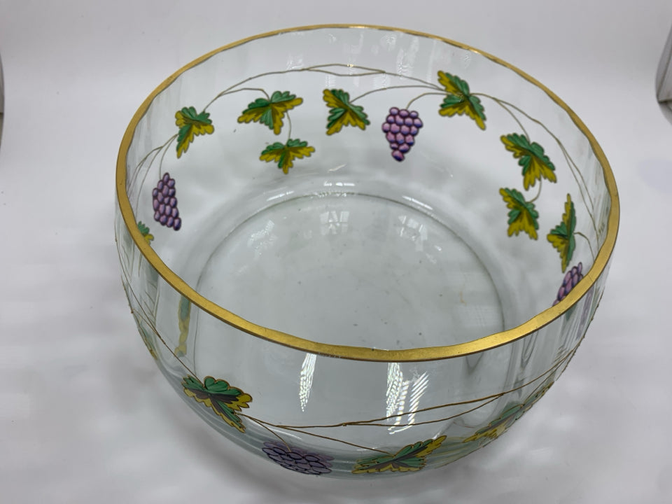GRAPES PAINTED GLASS BOWL W/GOLD DETAILING.