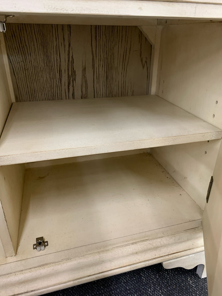 DISTRESSED CREME CABINET- 4 DOOR+ LIGHTS.
