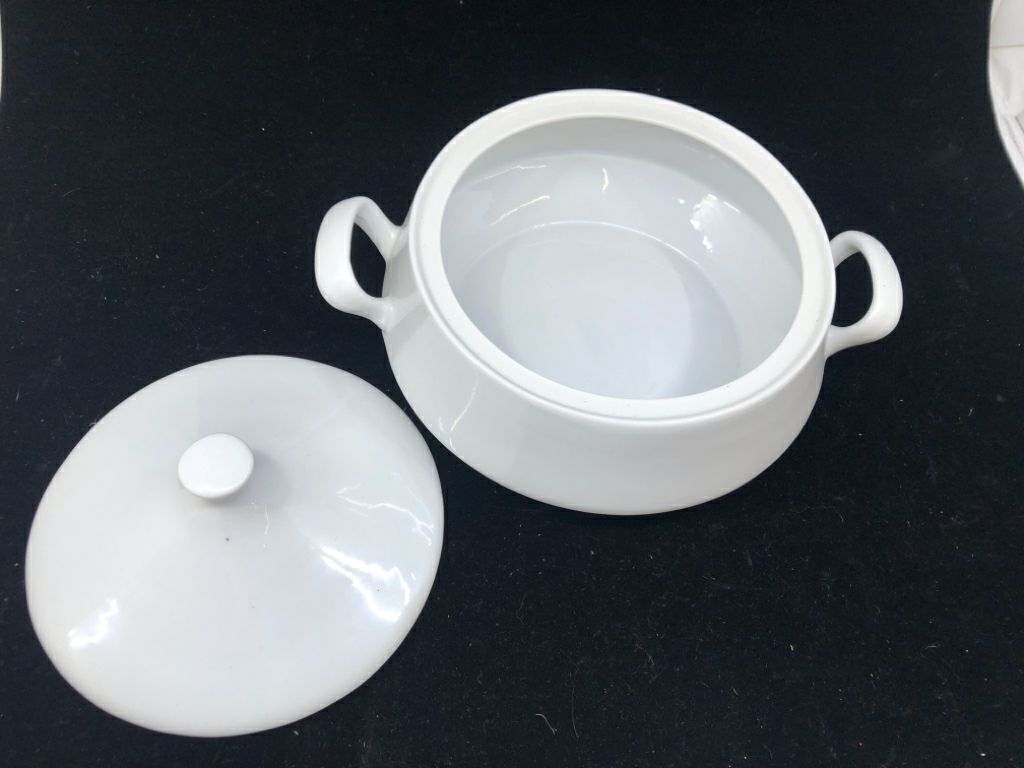 SMALL COVERED VEGGIE SERVER.