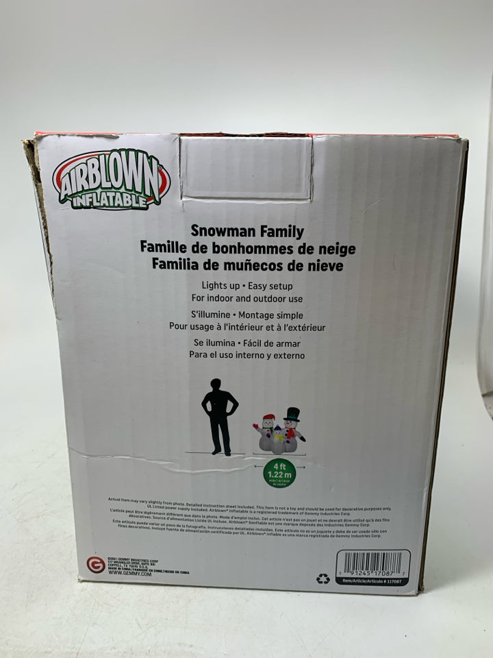 NIB SNOWMAN FAMILY INFLATABLE.