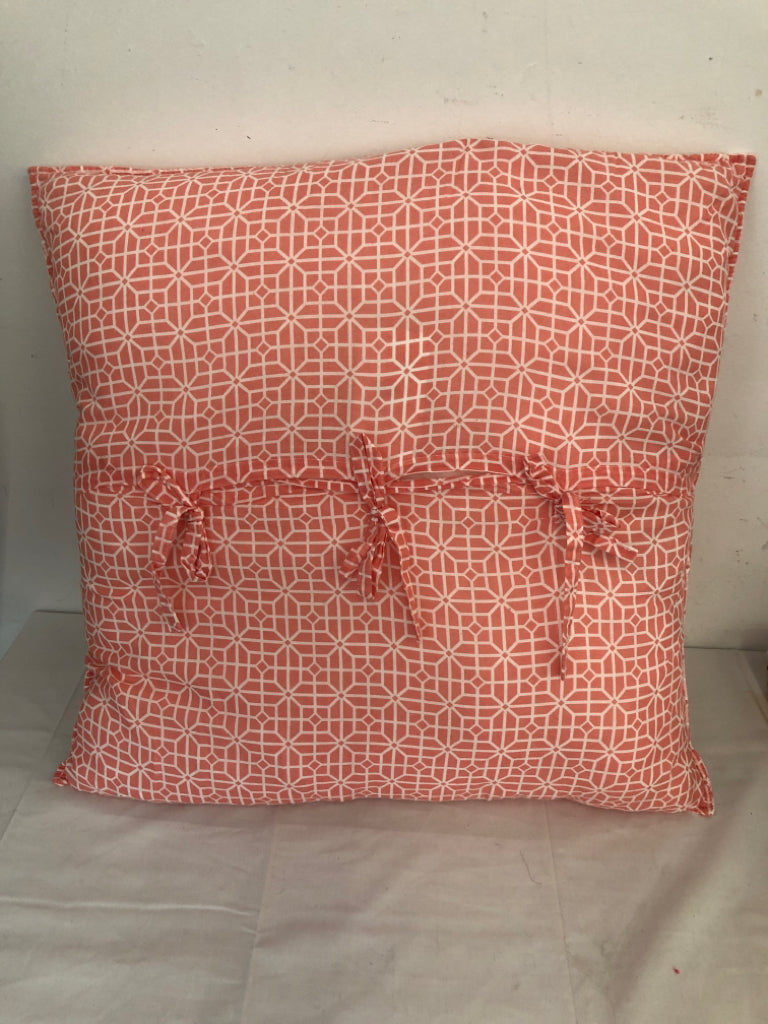 PINK W WHITE DETAIL PILLOW.