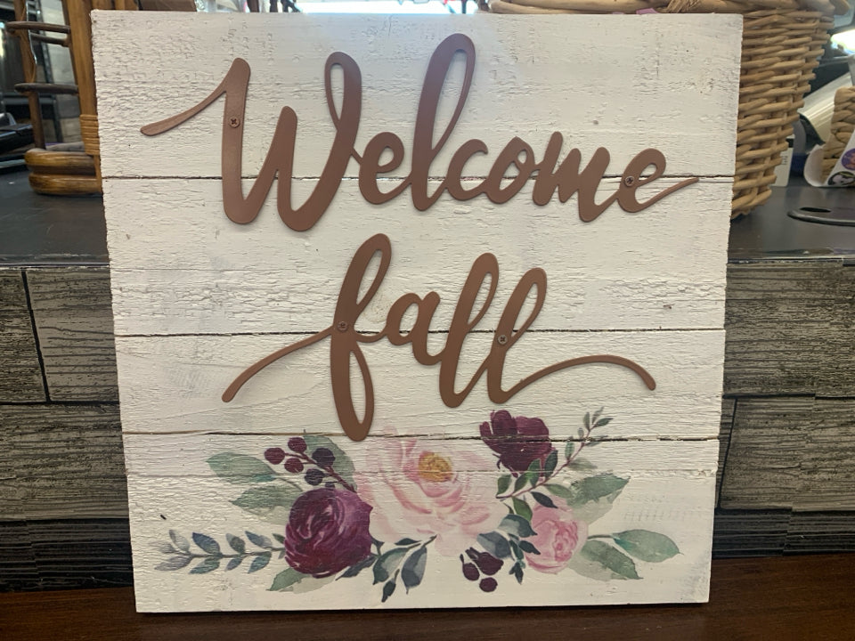 WELCOME FALL WALL DECOR.