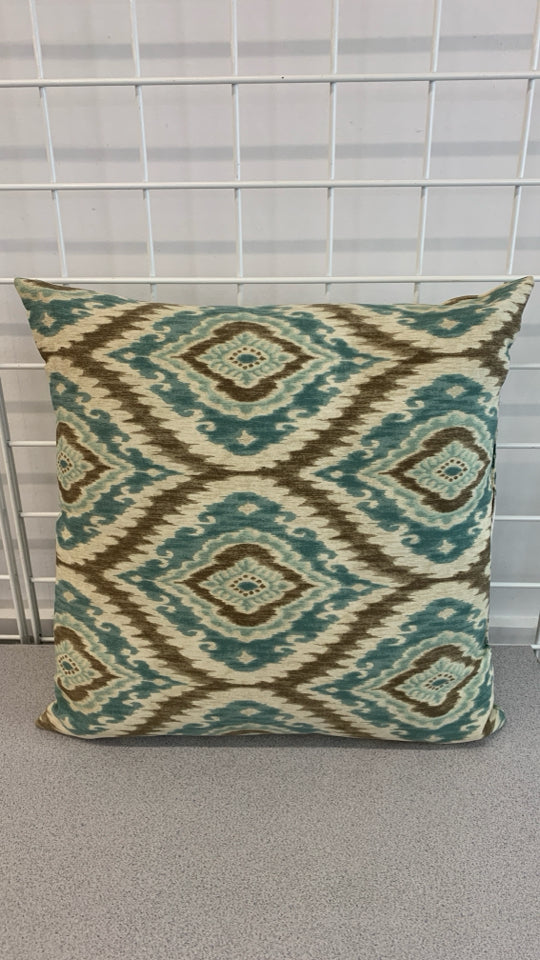 TEAL/BROWN OUTDOOR ACCENT PILLOW.