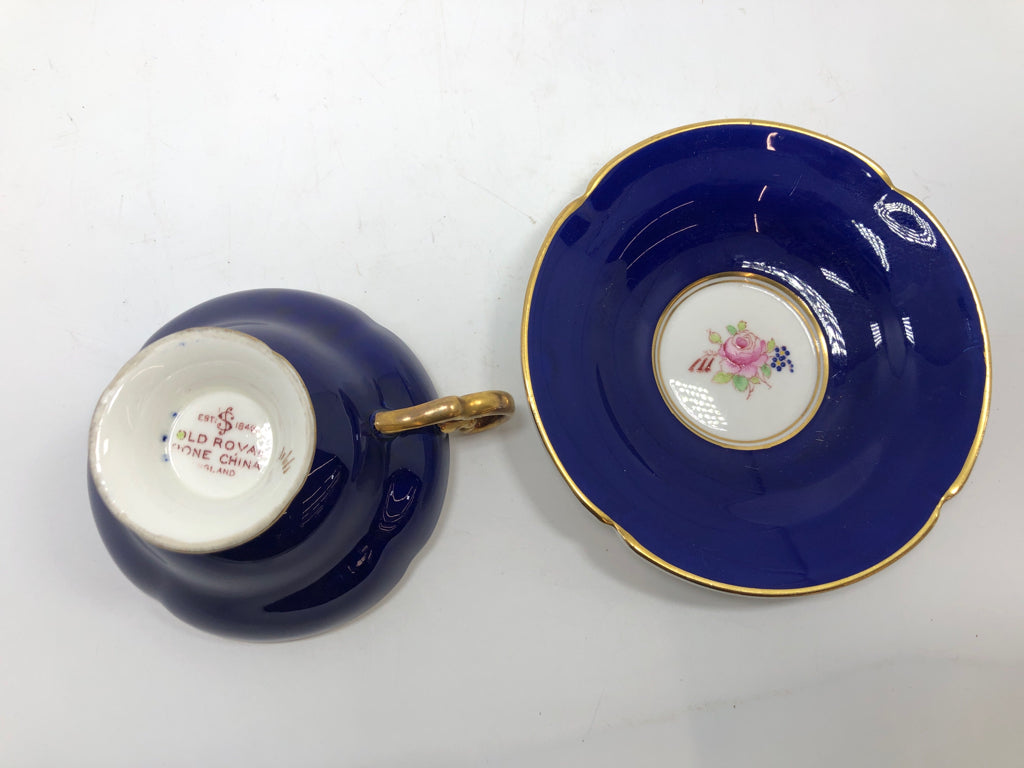 VTG COBALT BLUE TEACUP SAUCER W/ROSE AND GOLD RIM.