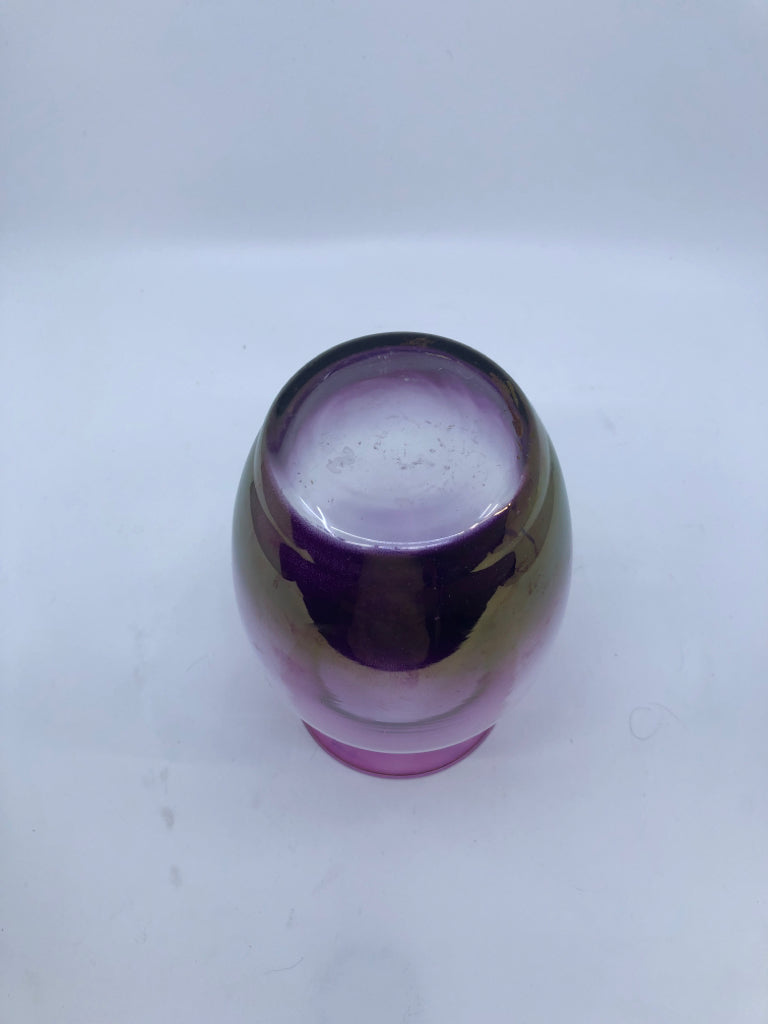 PURPLE IRIDESCENT VASE.