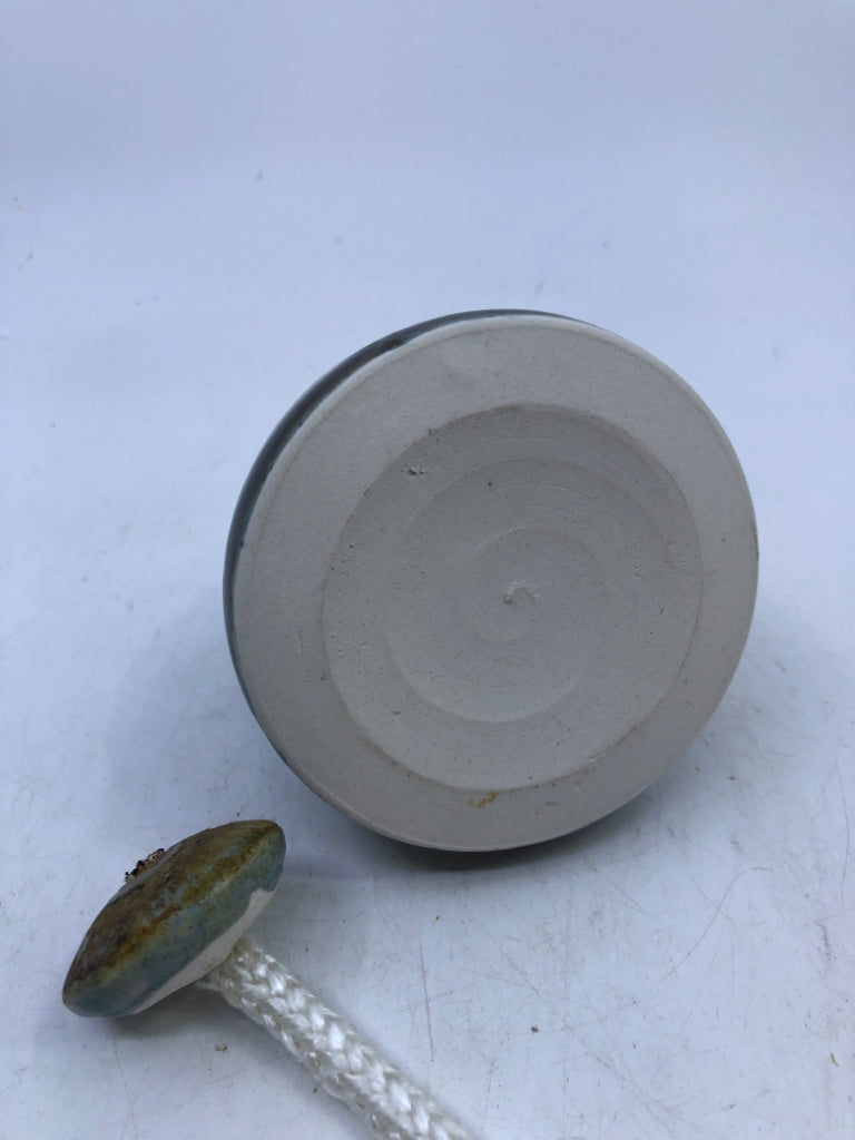 ROUND LIGHT BLUE POTTERY DIFFUSER.