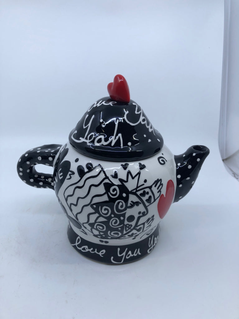 I LOVE YOU YEAH YEAH BLACK/WHITE TEAPOT.