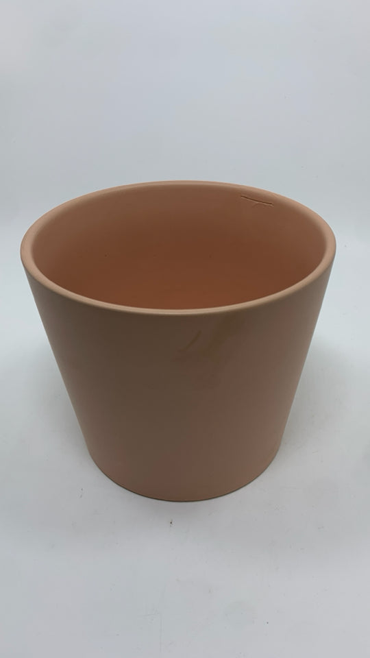 PEACH CERAMIC PLANTER.