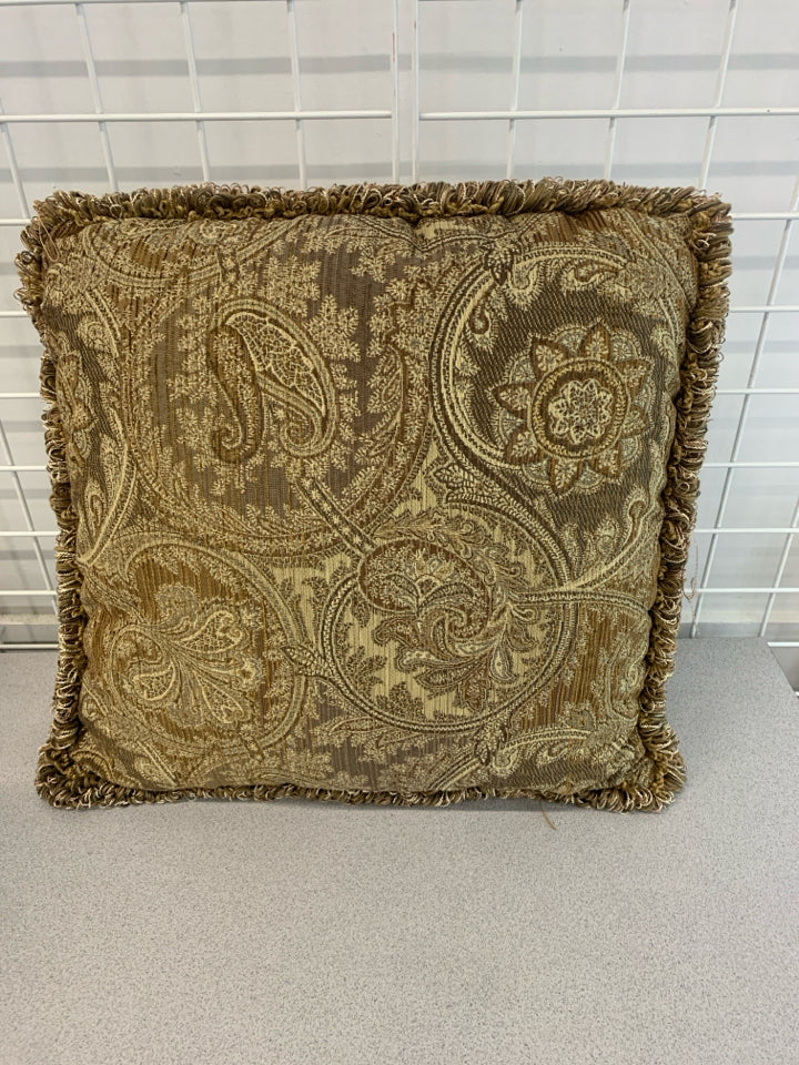 BROWN PAISLEY ACCENT PILLOW W/FRINGE.