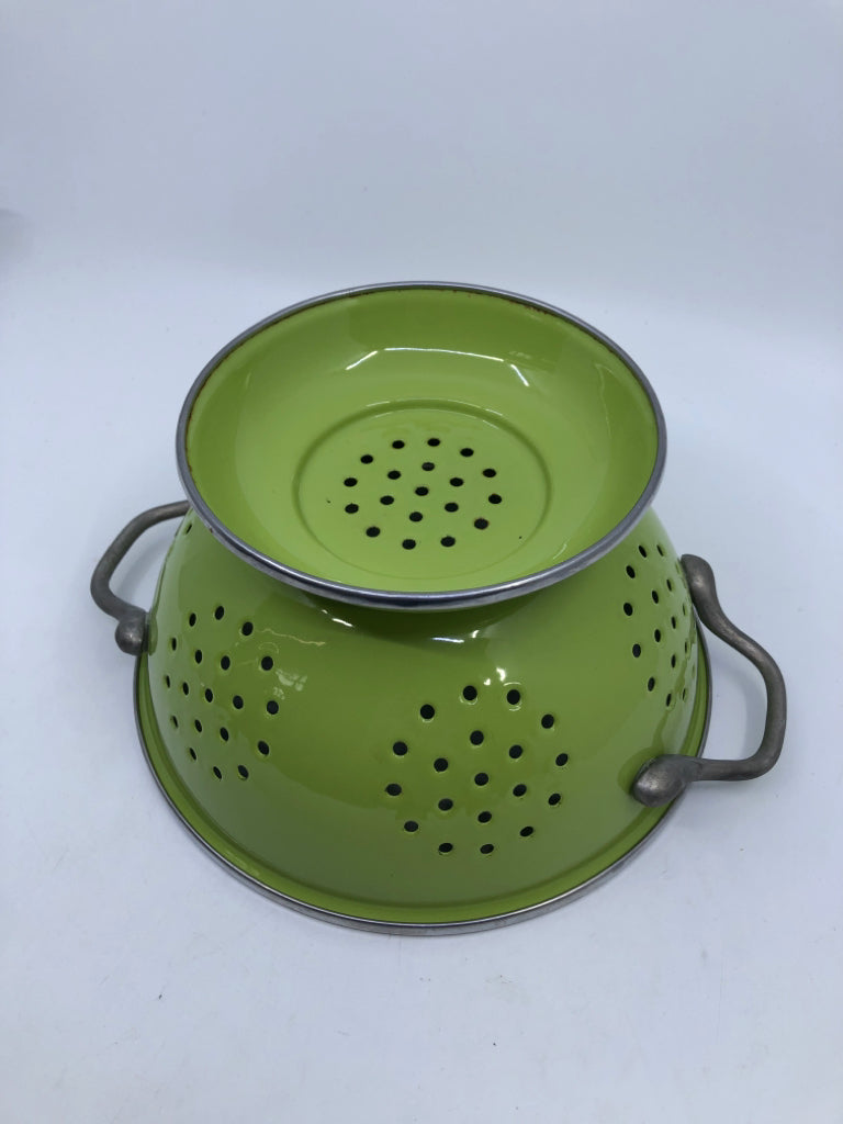 GREEN ENAMEL COLANDER W/HANDLES.