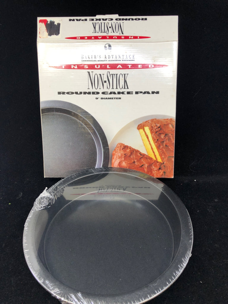 NIB BAKERS ADVANTAGE NONSTICK CAKE PAN.
