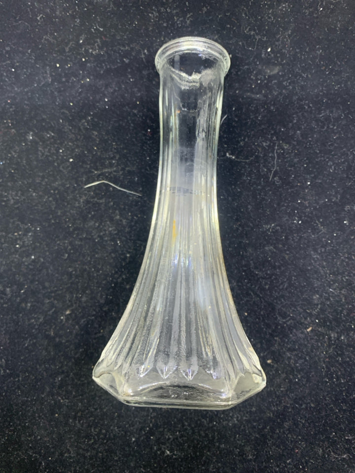 SKINNY RIBBED BUD VASE.