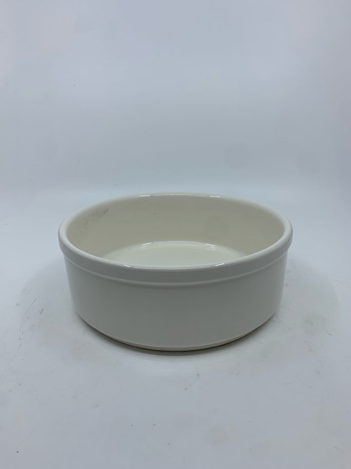 WHITE ROUND PFALTZGRAFF BAKING DISH.