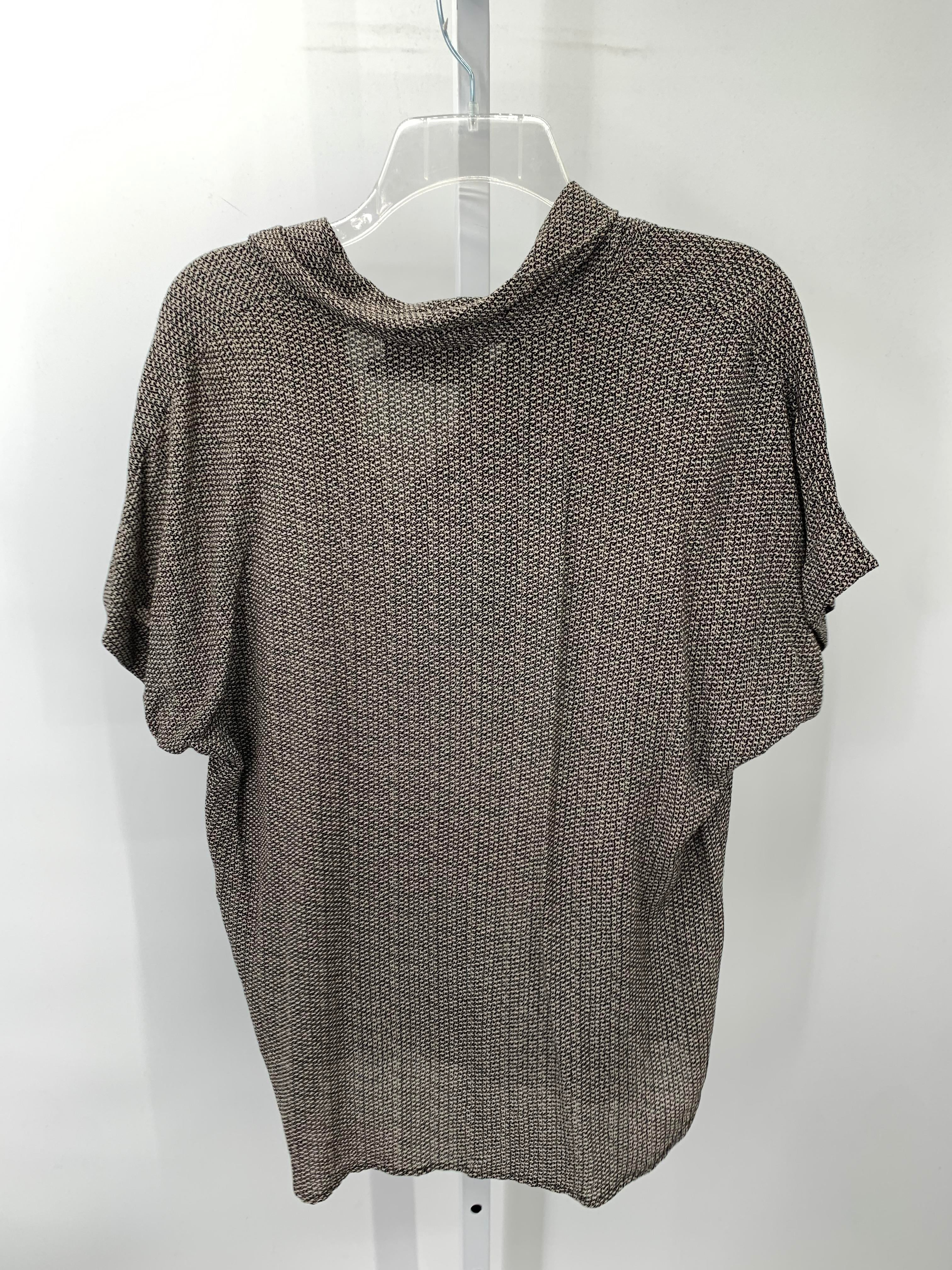 Size Medium Misses Short Sleeve Shirt