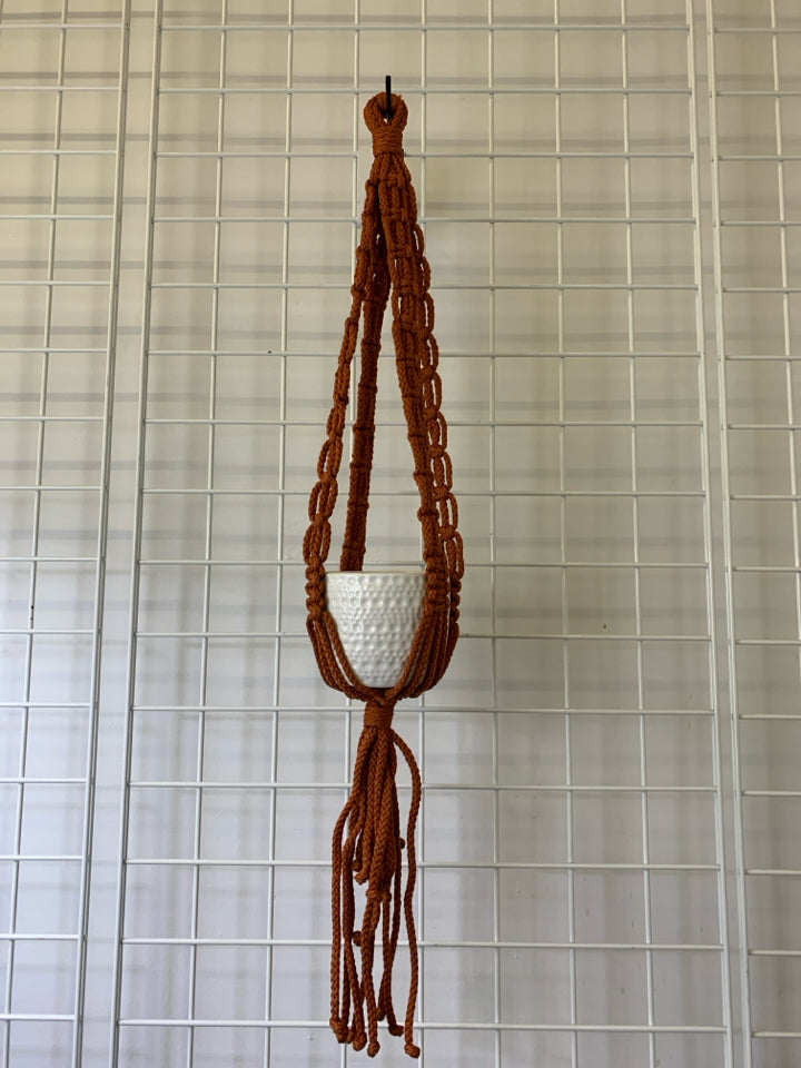 ORANGE ROPE HOLDER + WHITE PLANTER.