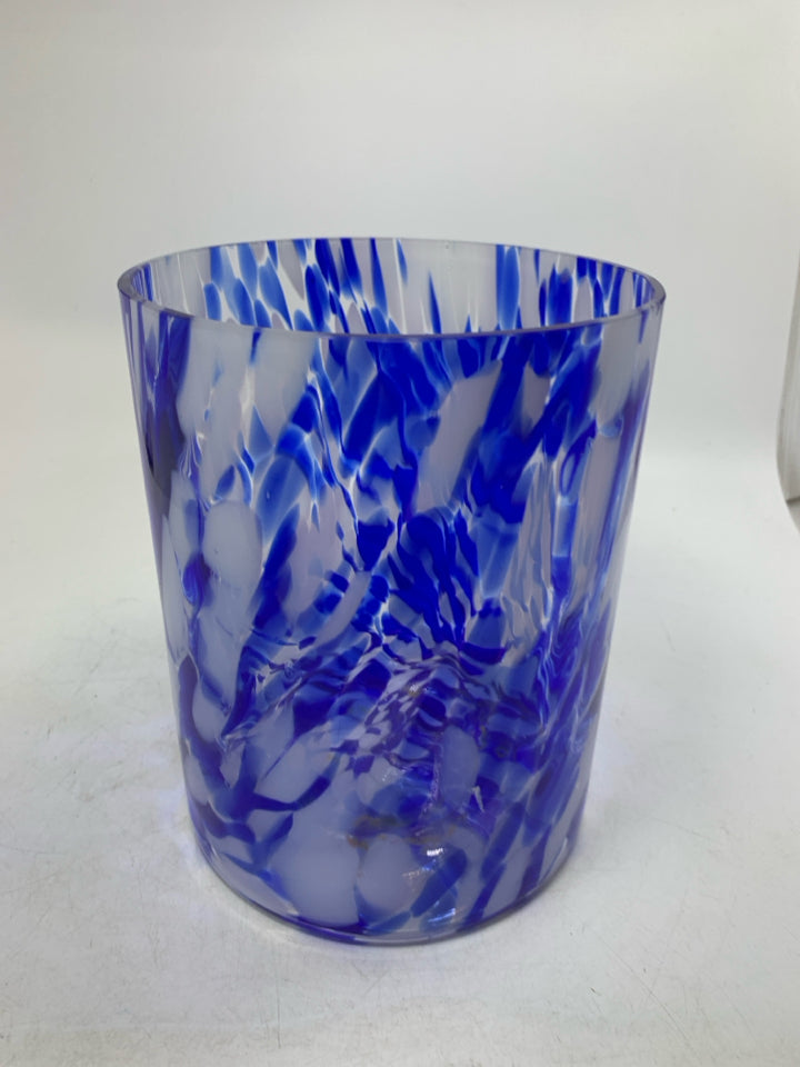 BLUE/WHITE SPOTTED HURRICANE CANDLE HOLDER.