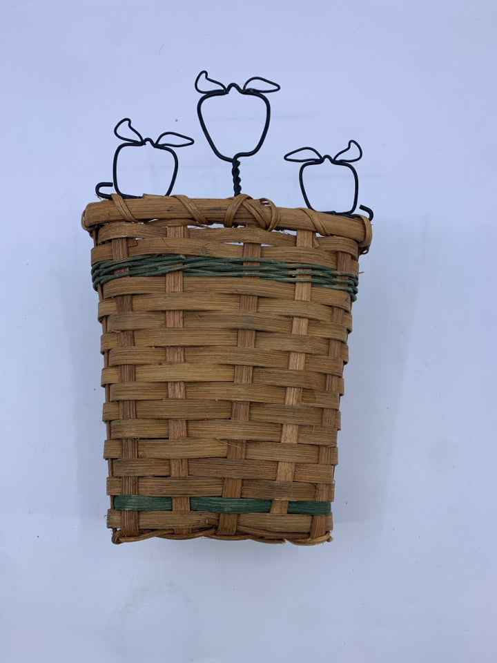 SMALL WALL HANGING APPLE BASKET.