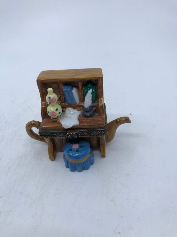 ANTIQUE DESK TRINKET BOX.