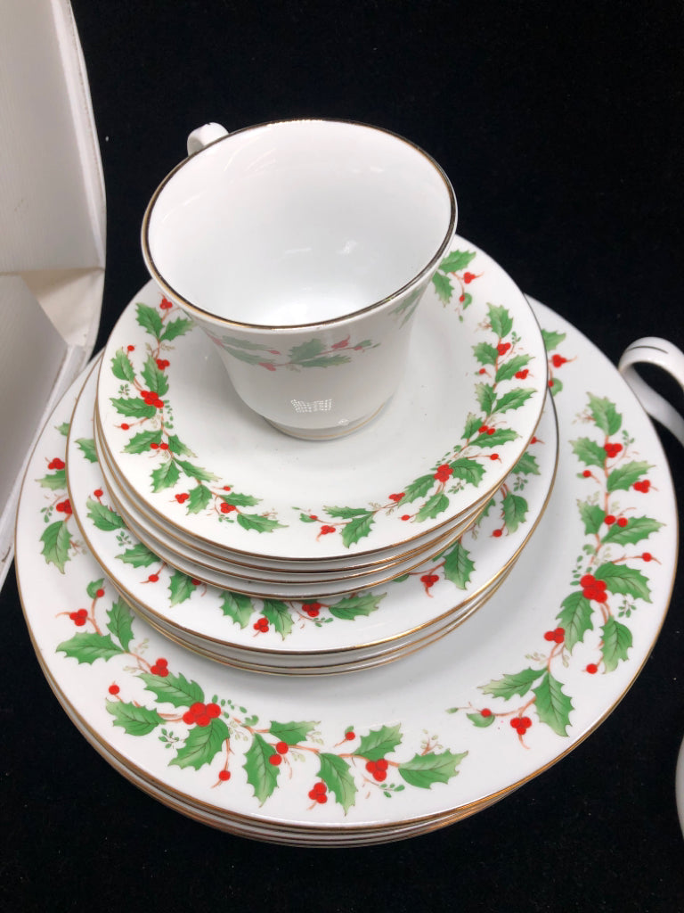 19PC NOEL CHRISTMAS DISH SET SRV FOR 4.