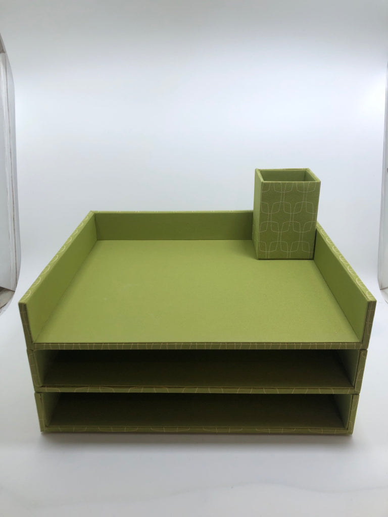 3 TIER 4PC GREEN GEOMETRIC PAPER ORGANIZER W/PENCIL CUP.