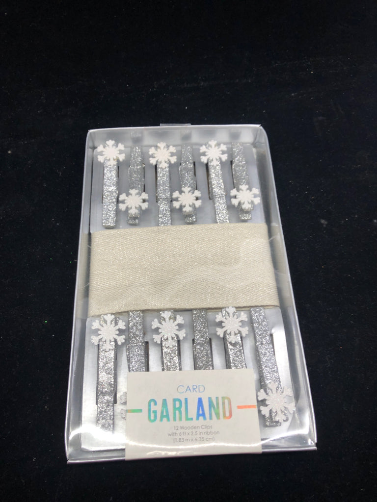 NIB SILVER SPARKLE CARD GARLAND.