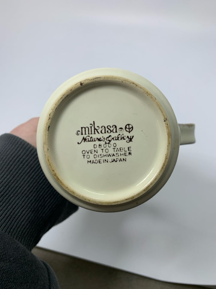 VTG RIBBED CREAMER W/ BROWN EDGE.