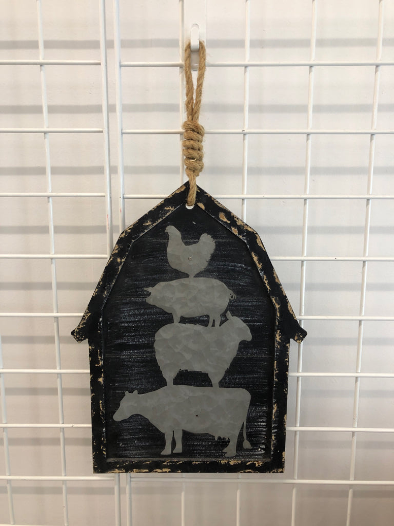 METAL FARM ANIMALS ON WOOD BARN WALL HANGING.