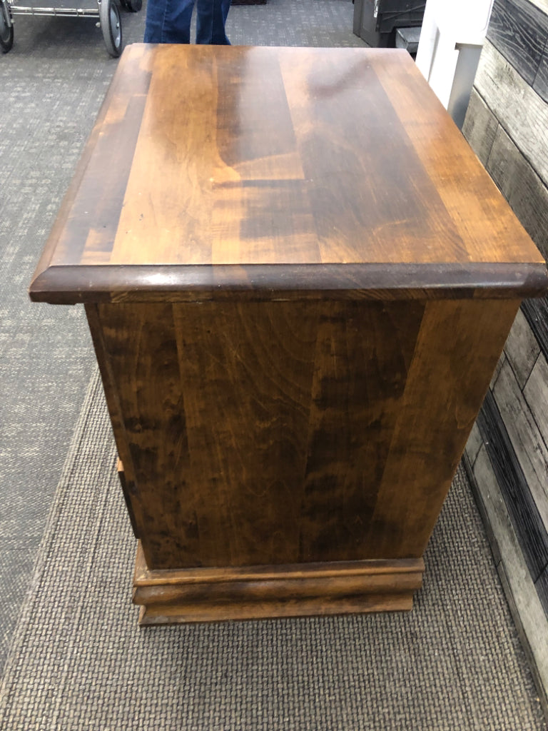 WARM CHERRY WOOD 3 DRAWER NIGHTSTAND.