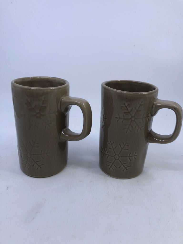2 EMBOSSED SNOWFLAKES MUGS
