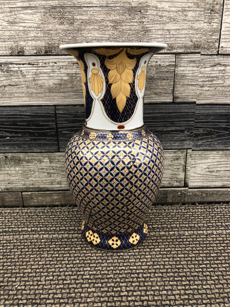 BLUE AND GOLD ASIAN STYLE VASE.