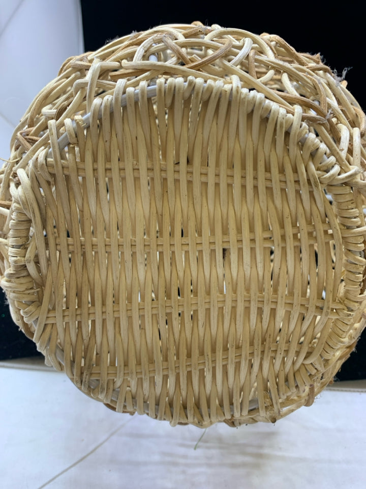 SKINNY NECK WICKER VASE.