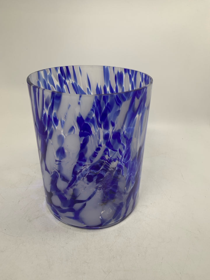 BLUE/WHITE SPOTTED HURRICANE CANDLE HOLDER.