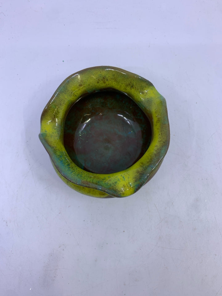 GREEN/BROWN CERAMIC POT/ASHTRAY.