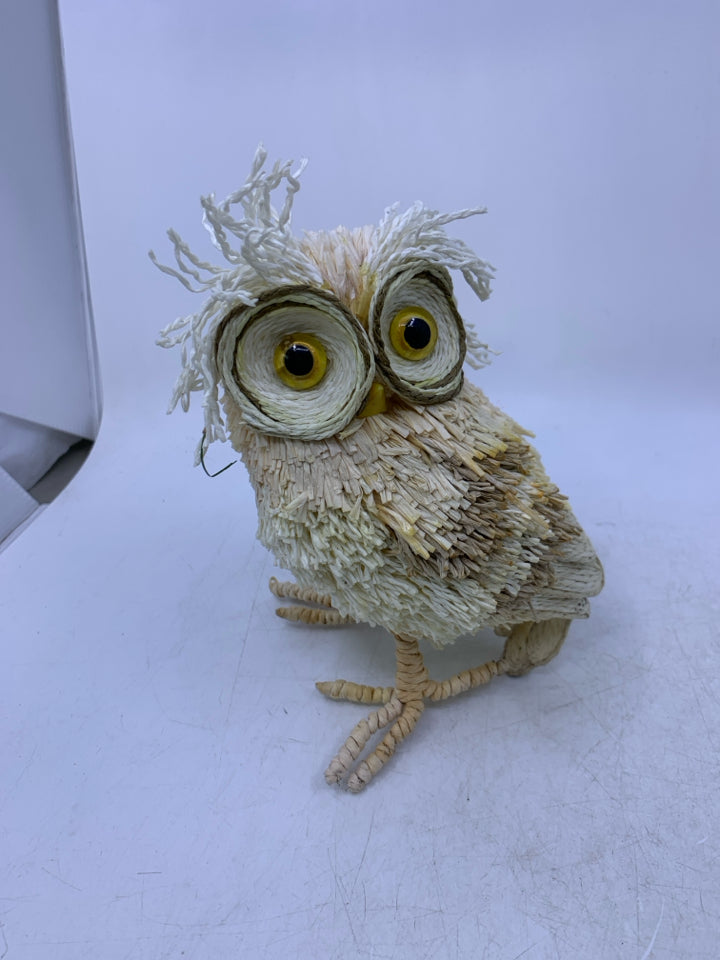 STRAW STANDING WHITE OWL.