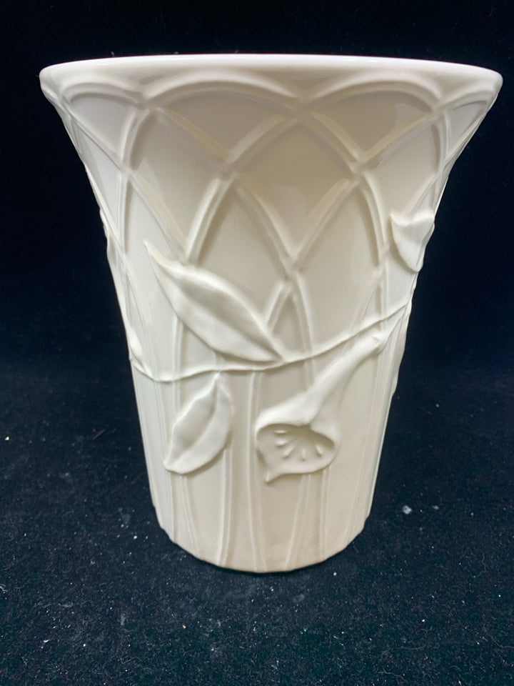 CREAM CERAMIC PLANTER VASE W/FLORAL DESIGN.