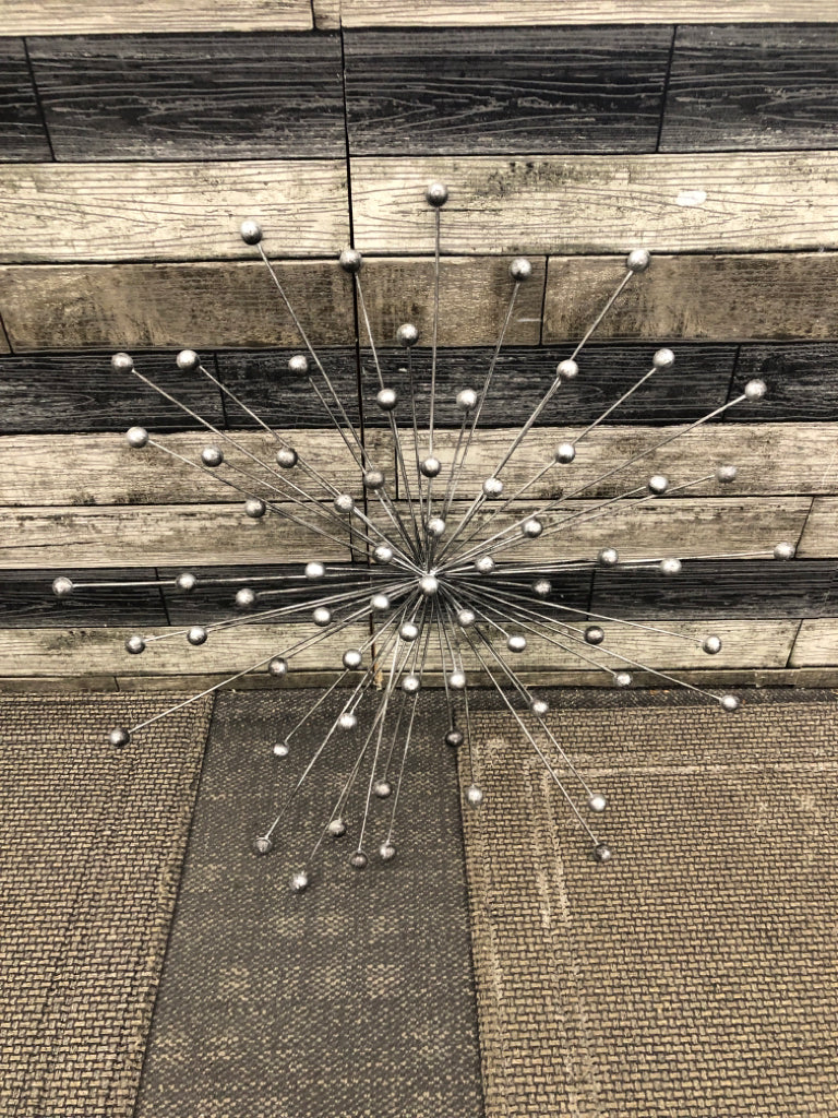 METAL STARBURST WALL-ART.