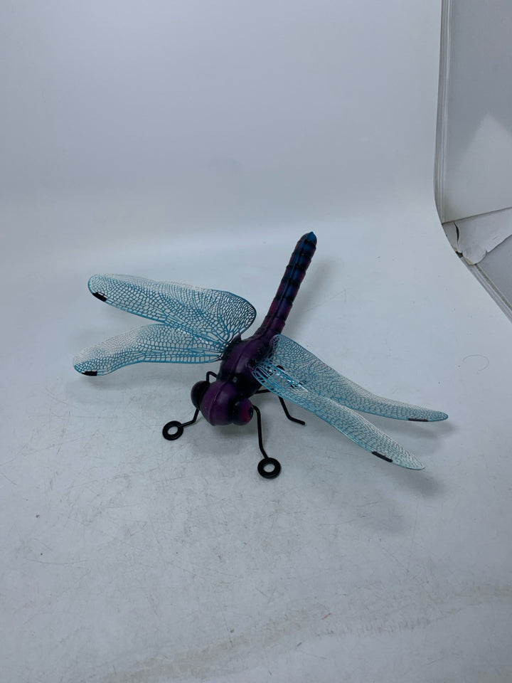 LIGHTWEIGHT PURPLE DRAGONFLY.