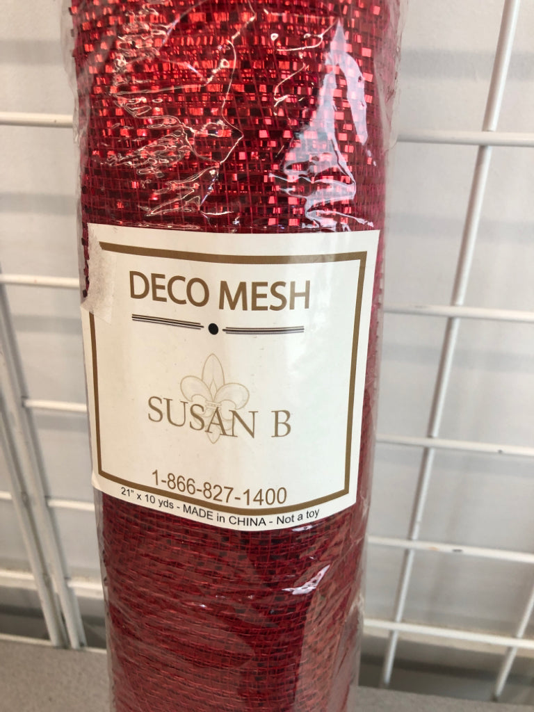 NIP RED MESH DECOR.