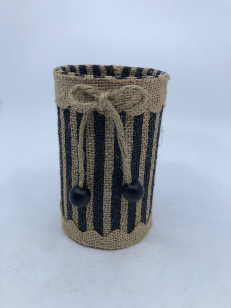 BLACK AND TAN BURLAP PENCIL CUP.