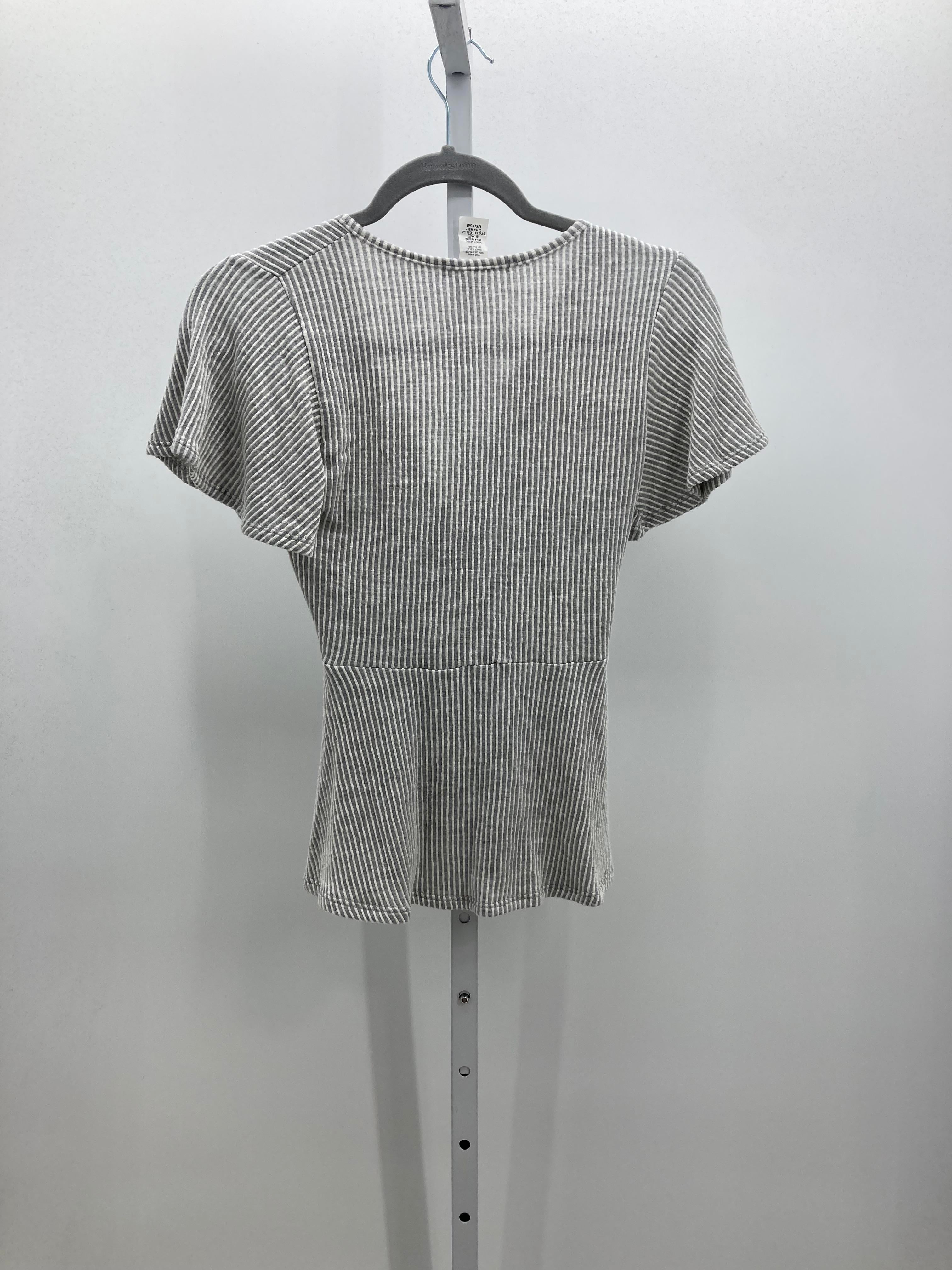 CAUTION TO THE WIND Size Medium Juniors Short Sleeve Shirt