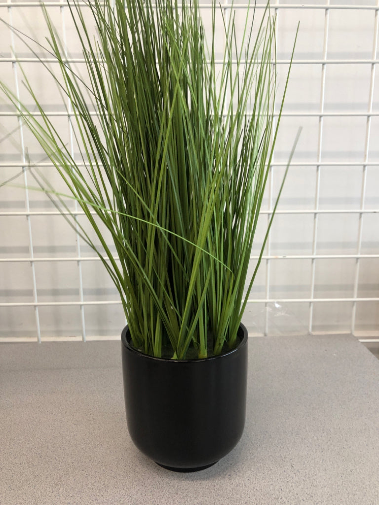 FAUX GRASS IN BLACK PLANTER.