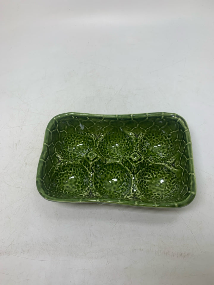 6 SLOT VTG EGG CARTON EMBOSSED CHICKEN WIRE.