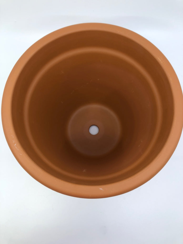 TERRA COTTA PLANTER W/ DRAIN PLATE.