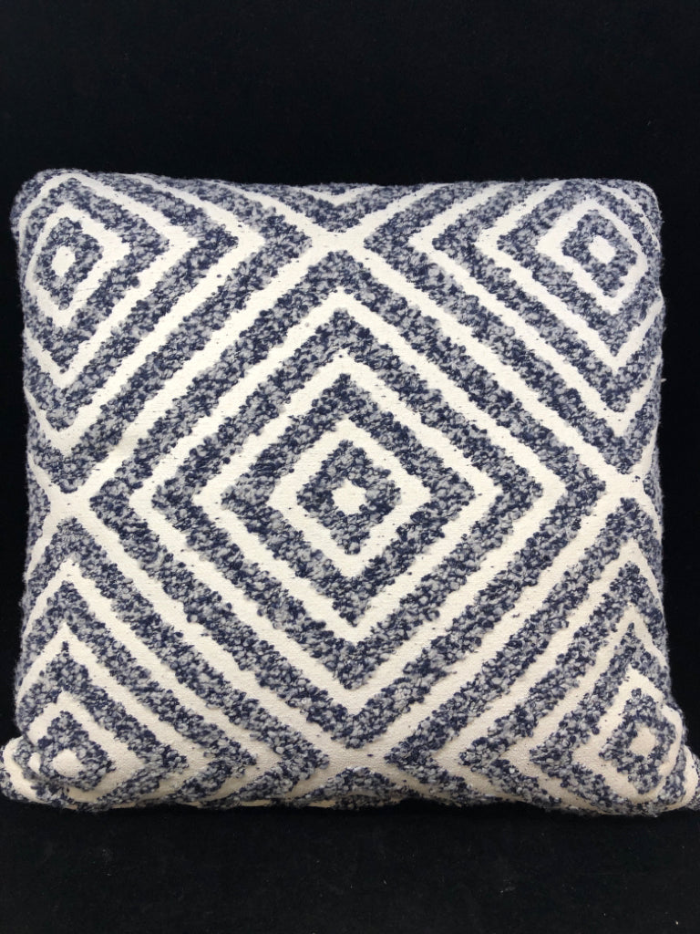 CREAM PILLOW W/BLUE TEXTURED DIAMOND DESIGN.