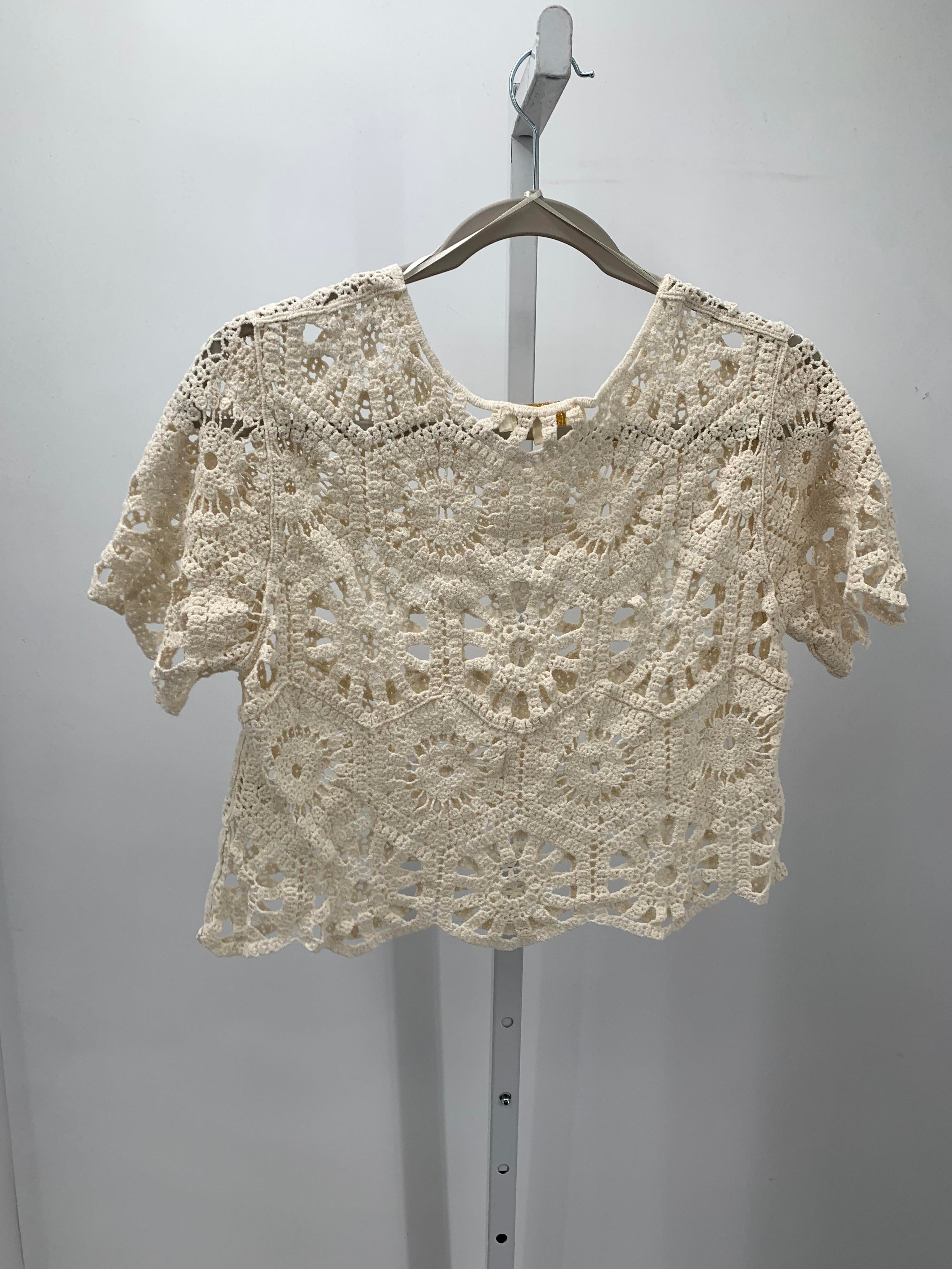 Size Large Juniors Short Sleeve Sweater