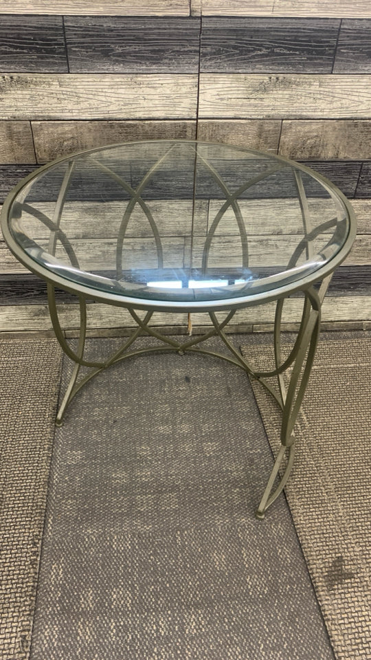 2PC ROUND GLASS STACKING TABLES W/METAL LEGS.