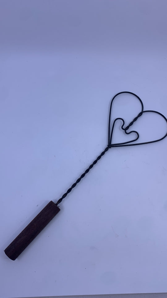 SHORT METAL HEART SHAPED RUG BEATER WOOD HANDLE.