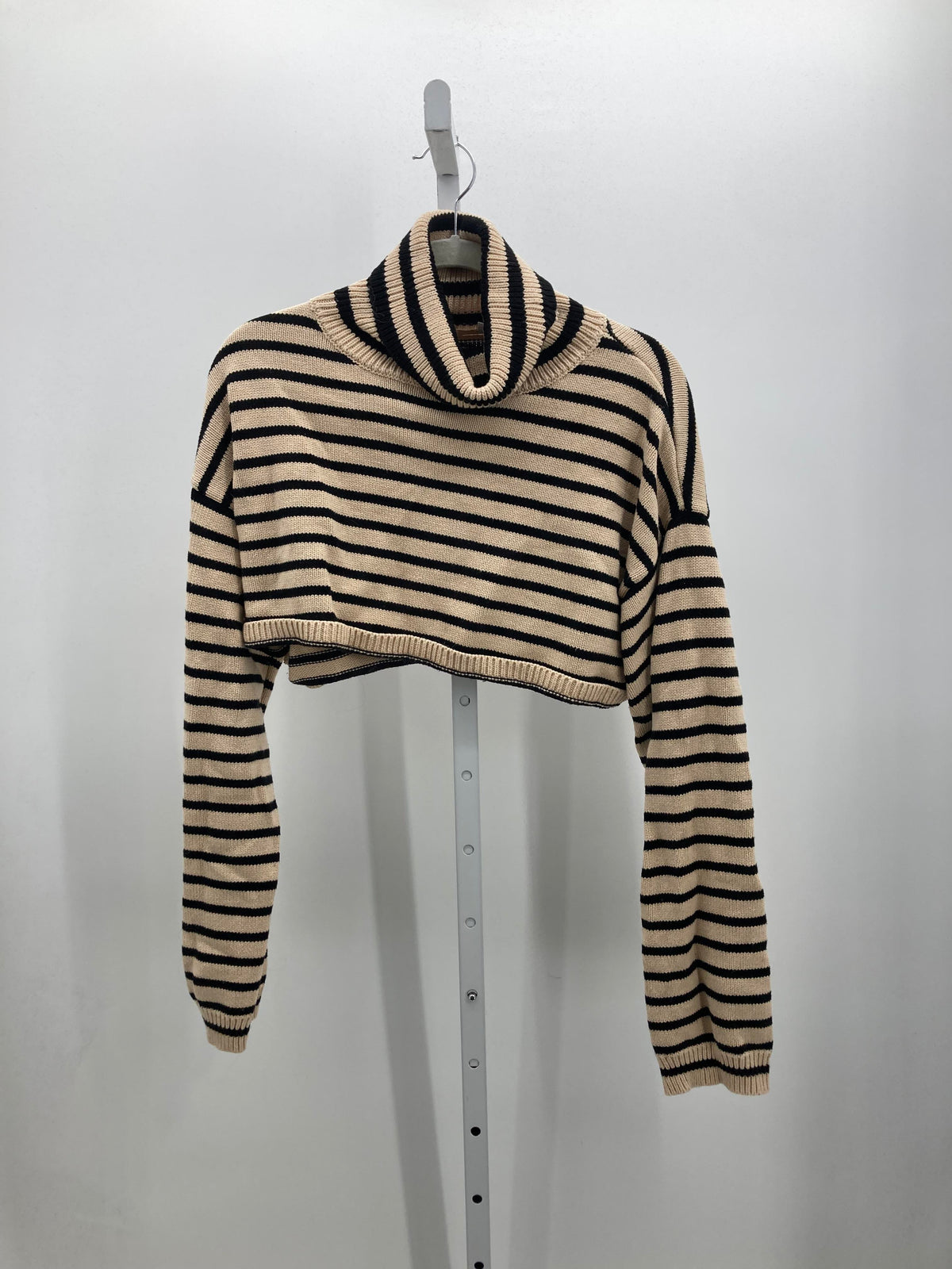 Size Medium Juniors Long Sleeve Sweater