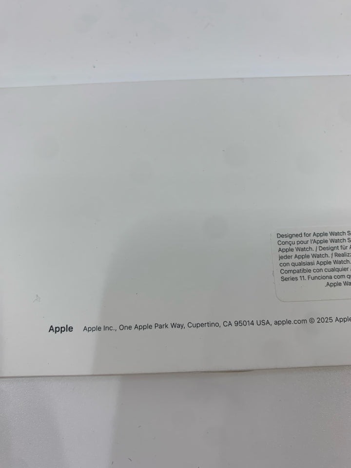 NIP APPLE WATCH SERIES 11 SPORT BAND.
